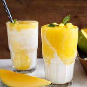 Sinh tố : Dừa/xoài/sapoche/chanh bông/bơ/dâu/dừa cafe